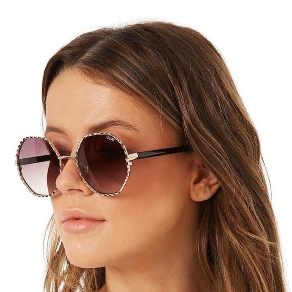 NWT Quay “BREEZE IN” round, gold frame/brown faded lens Sunglasses - Picture 2 of 10